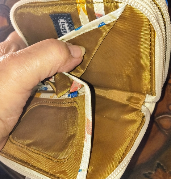 LUG Dragonfly Floral RFID White With Print Wallet NWT - Picture 4 of 5